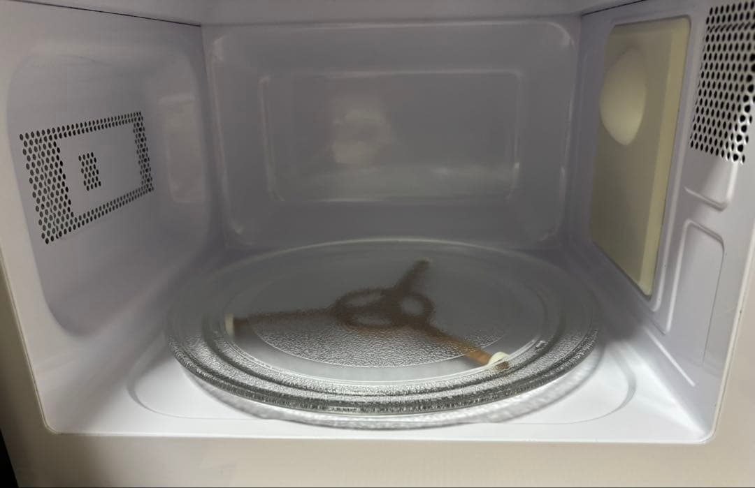 電子レンジ 2023年製 comfee 極美品 . (95% new). 黒/白