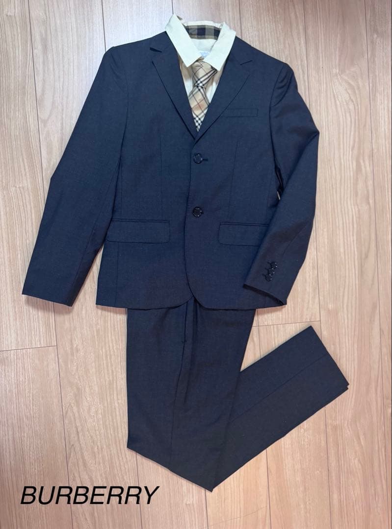 ⭐️emi⭐️バーバリー フォーマル スーツ 150　卒服　美品　12Y
