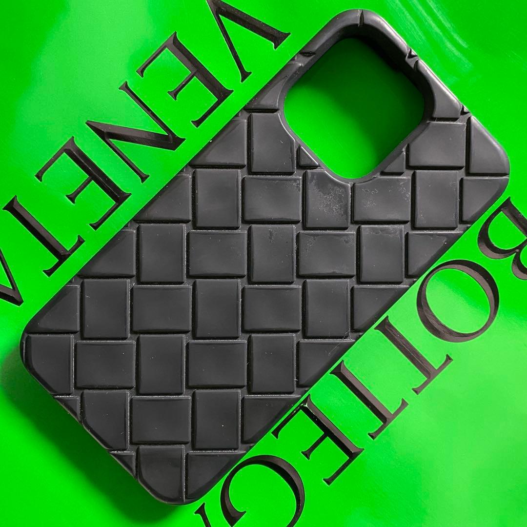 極美品✨ボッテガヴェネタ　iPhone16proMaxケース　黒イントレチャート