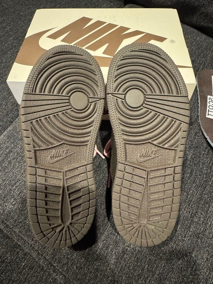 トラビススコット Velvet Brown and Dark Mocha