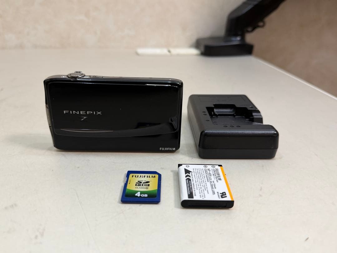 Fujifilm FinePix Z950EXR メモリー4GB デジタルカメラ