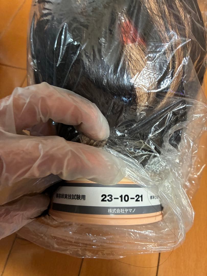 美容師国家試験用カットウィッグ本番用3台、練習用1台、他3台
