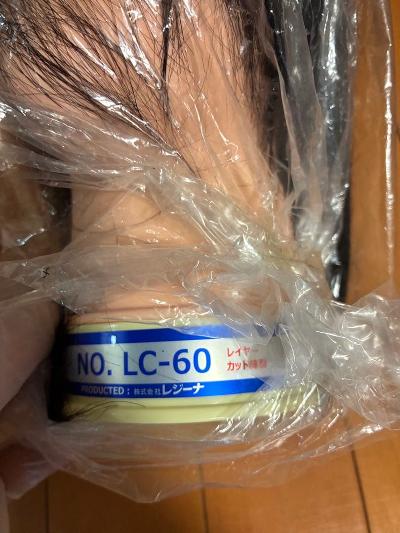 美容師国家試験用カットウィッグ本番用3台、練習用1台、他3台