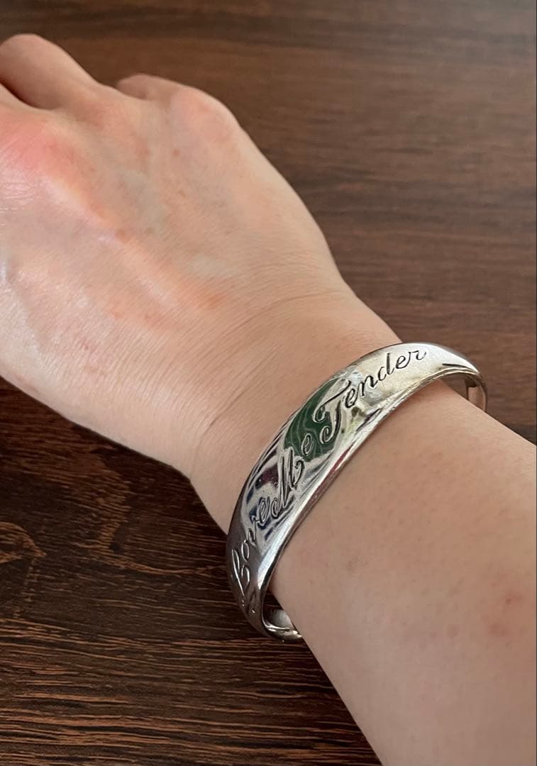 TOM BINNS シルバー バングル Love me Tender アガット