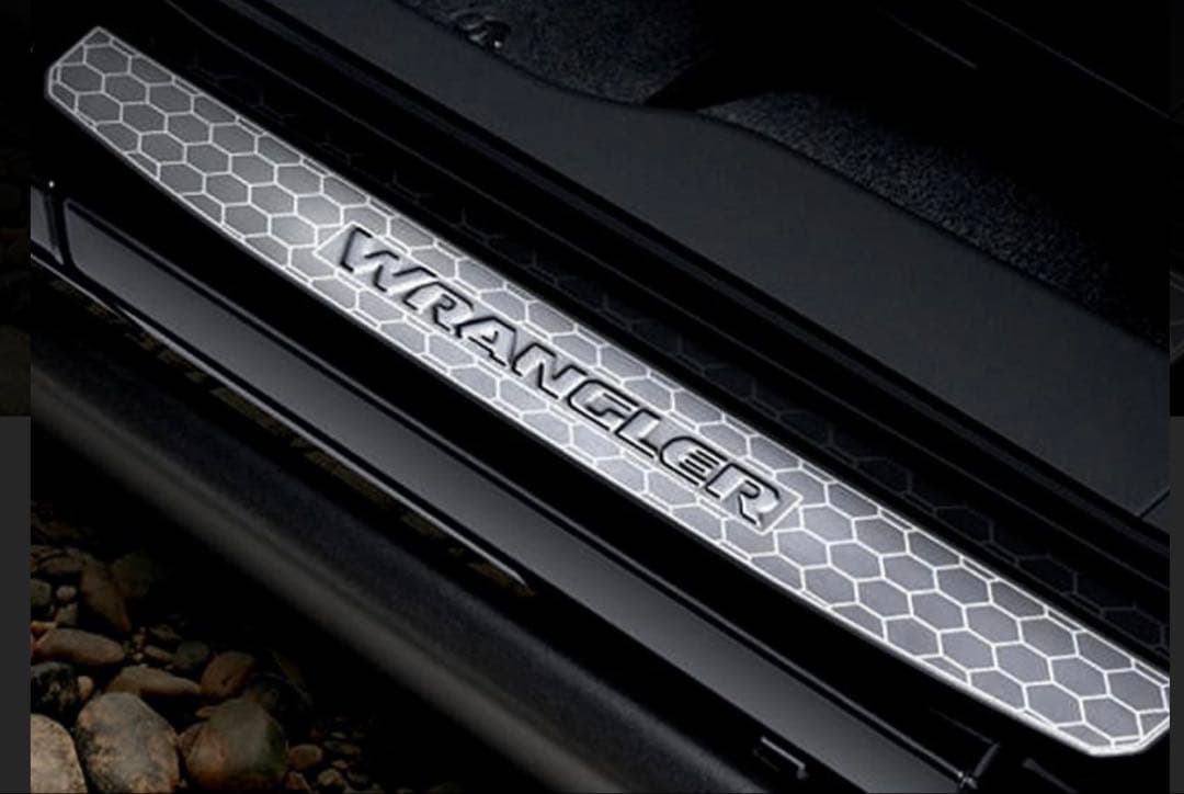 ジープ　ラングラー　純正　新品JL アクセサリー　ステンレススカッフプレート