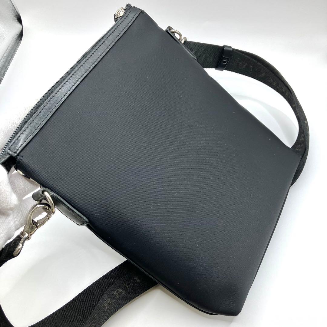 【美品】バーバリー　ブラックレーベル　ショルダーバッグ　サコッシュ　ノバチェック