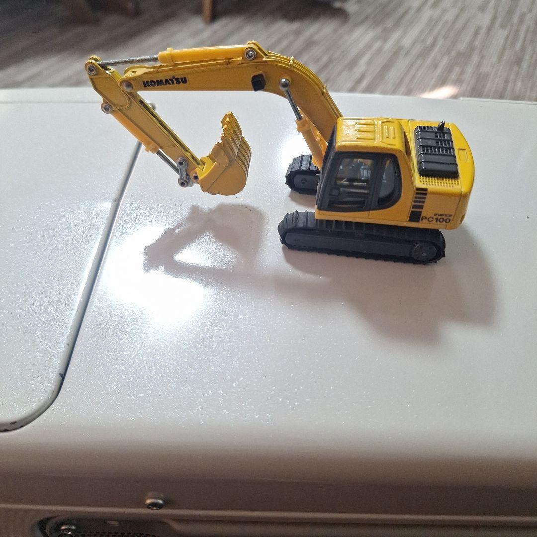 KOMATSUのダイキャスト重機4台、セットです