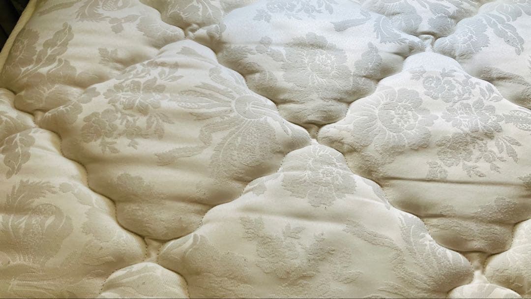 【マットレス付き&送料込み】ダブルベッド　ローラアシュレイ