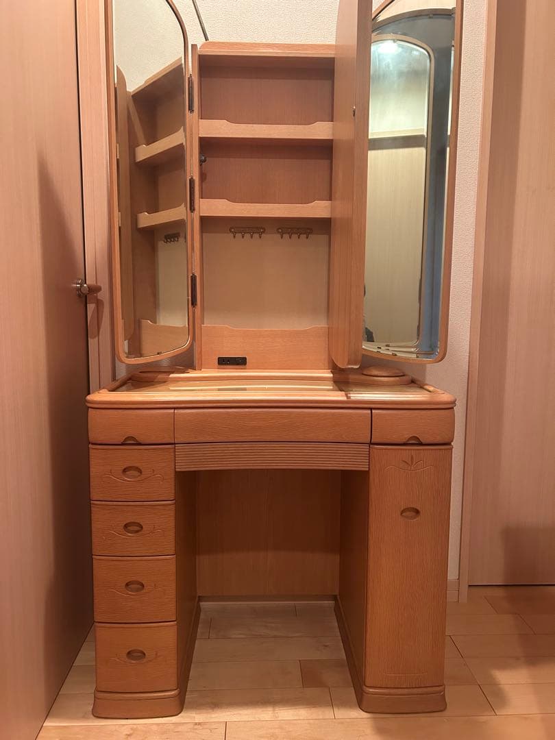 大塚家具　三面鏡ドレッサー（椅子も別途出品）