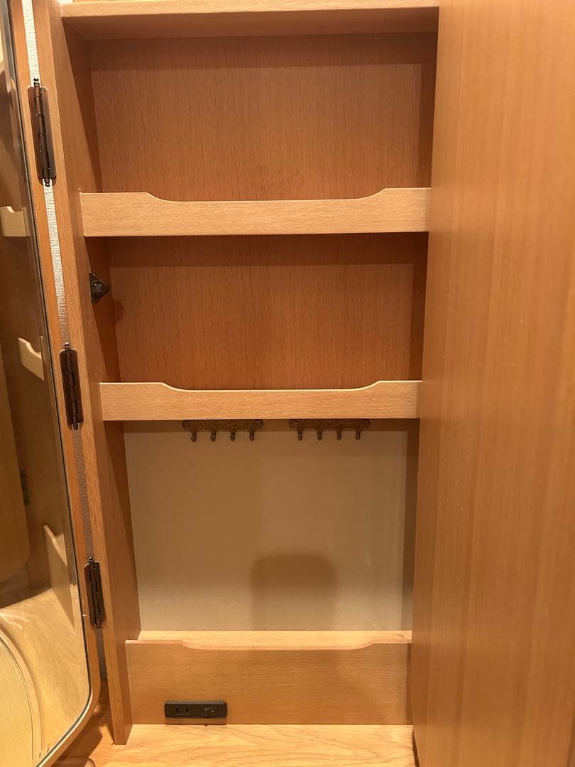 大塚家具　三面鏡ドレッサー（椅子も別途出品）