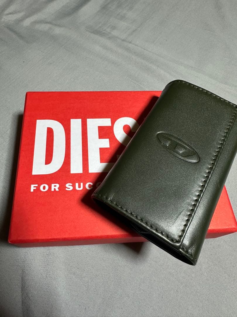 美品 ディーゼル diesel キーケース 本革 Dロゴ 6連 カーキ