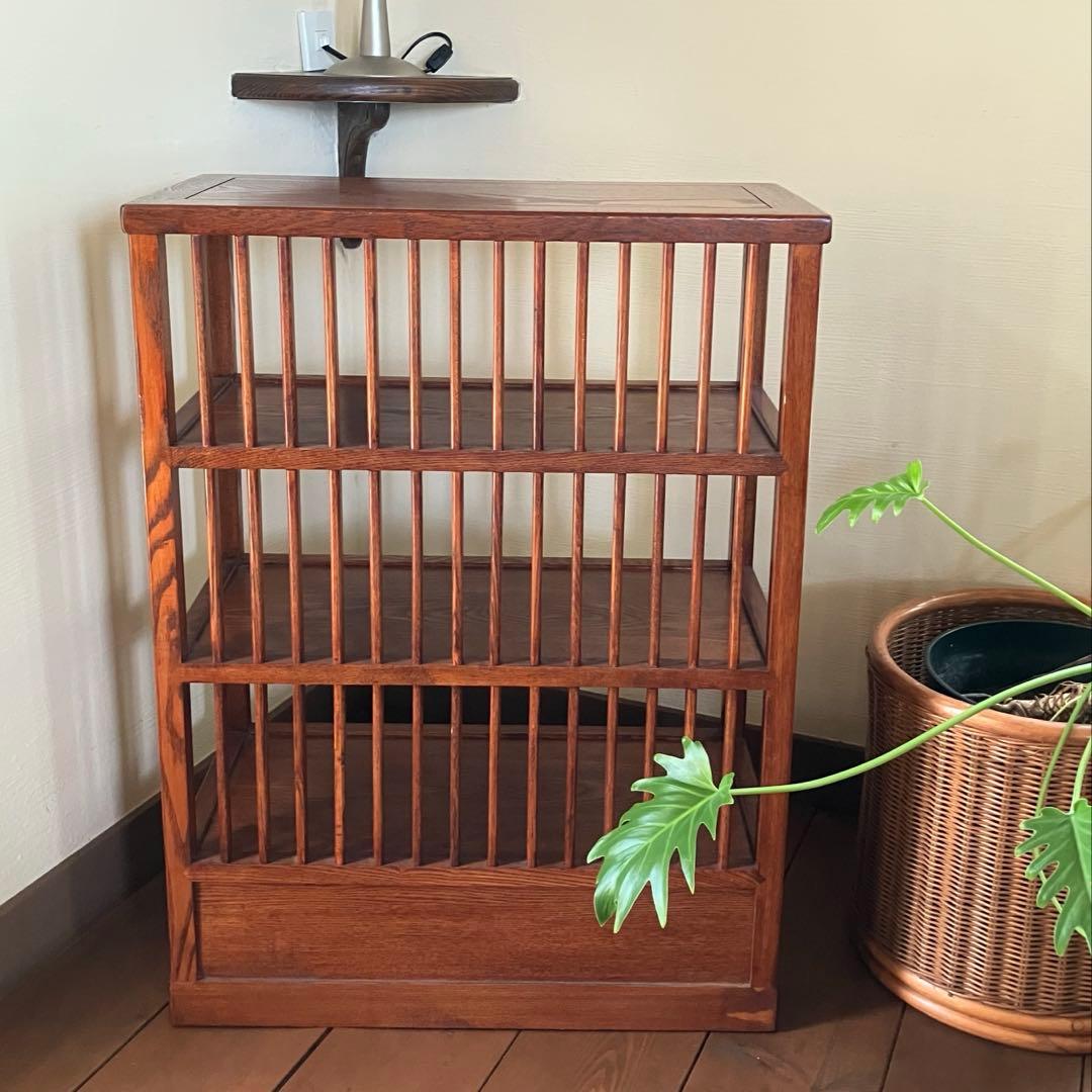 昭和レトロ 木製の丈夫な棚 オシャレなデザイン 広い引き出し付き 良いサイズ感