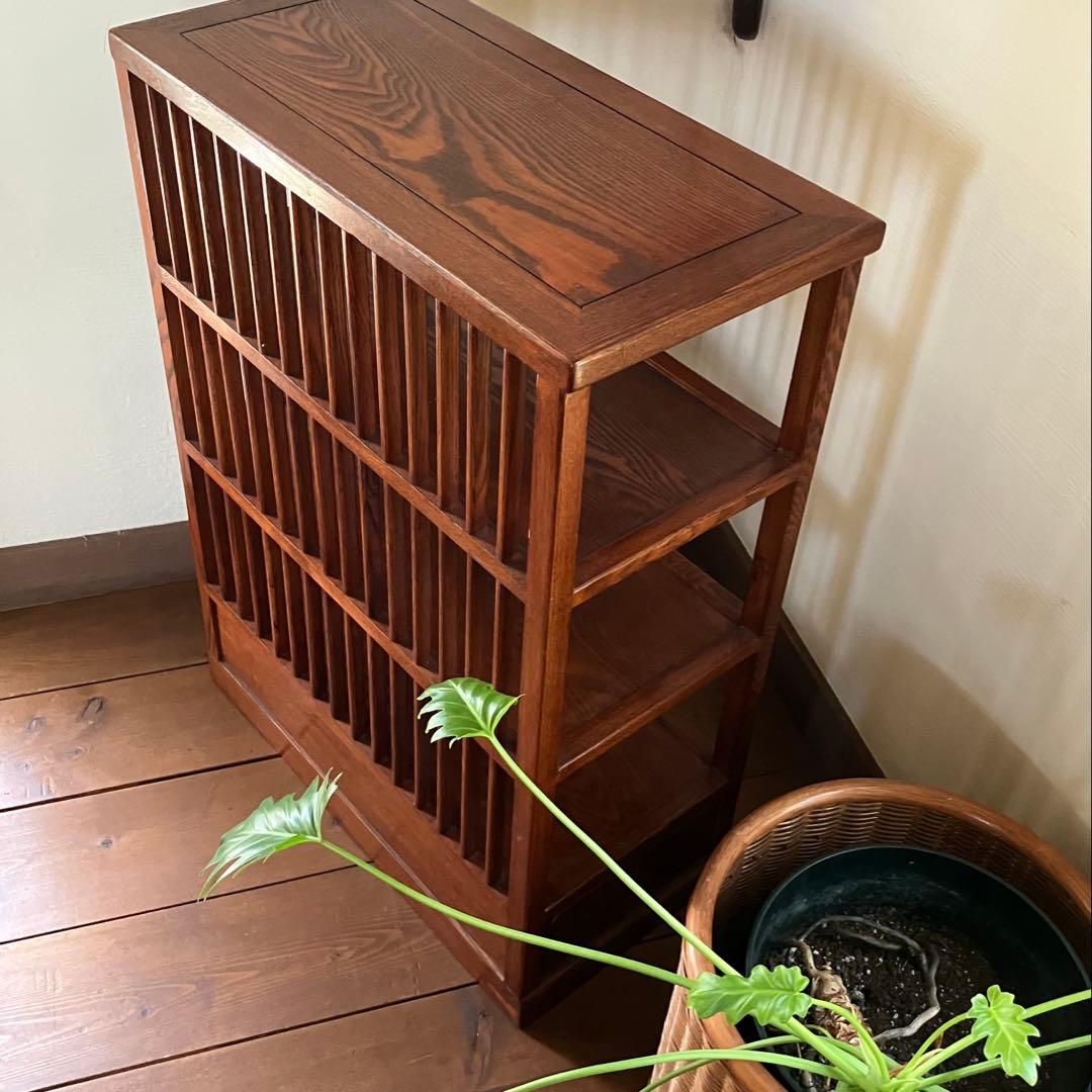 昭和レトロ 木製の丈夫な棚 オシャレなデザイン 広い引き出し付き 良いサイズ感