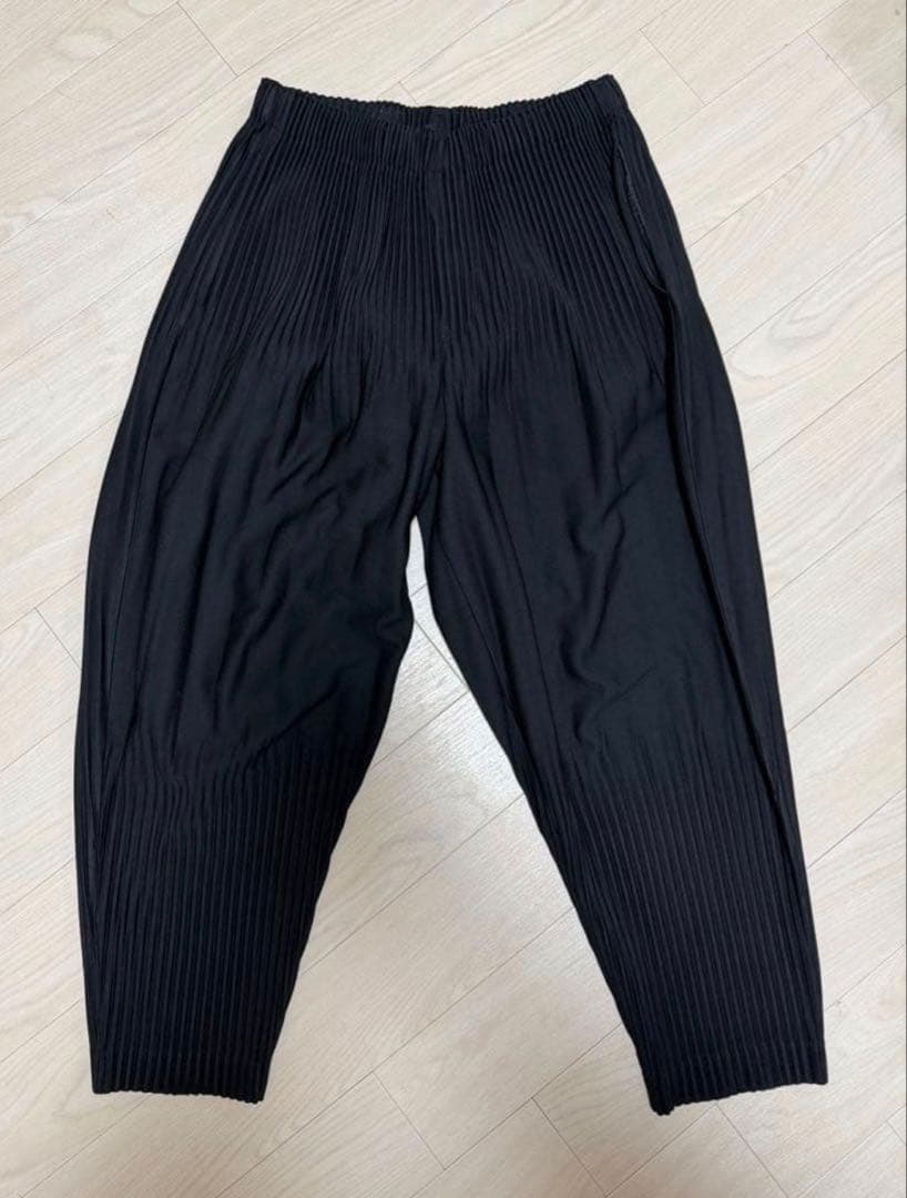 HOMME PLISSÉ ISSEY MIYAKE BASICS BLACK 1