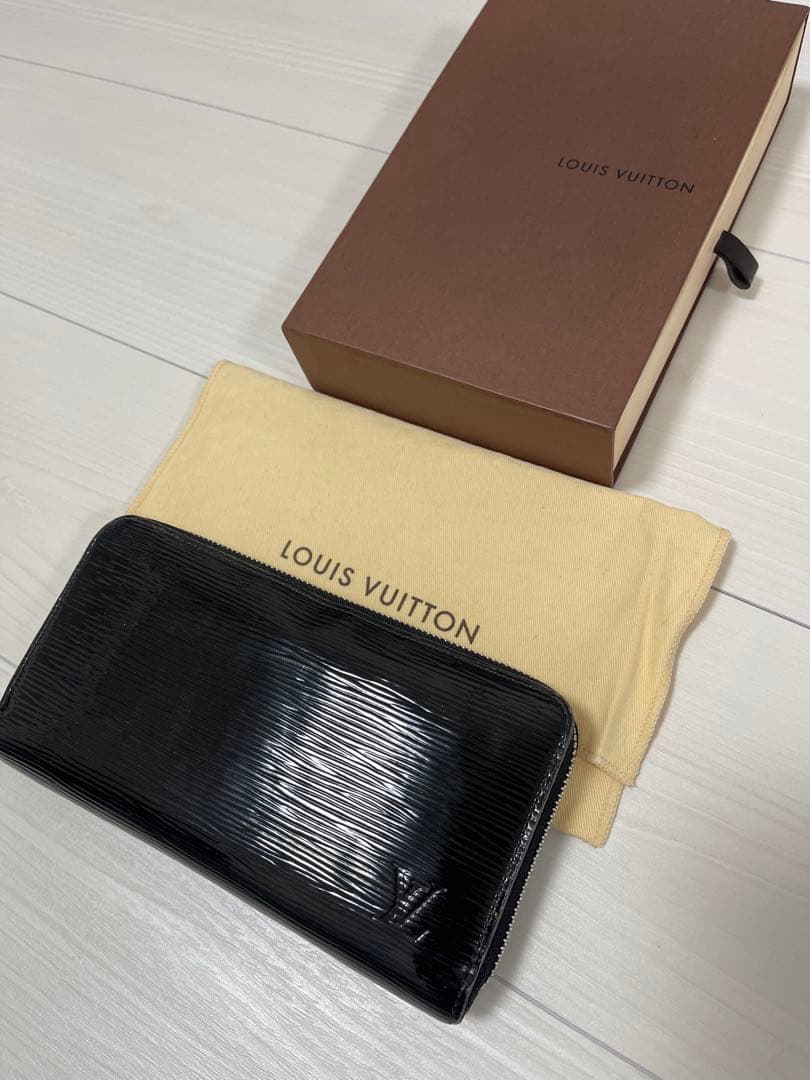 LOUIS VUITTON ルイヴィトン エピ エナメル ジッピーウォレット 黒