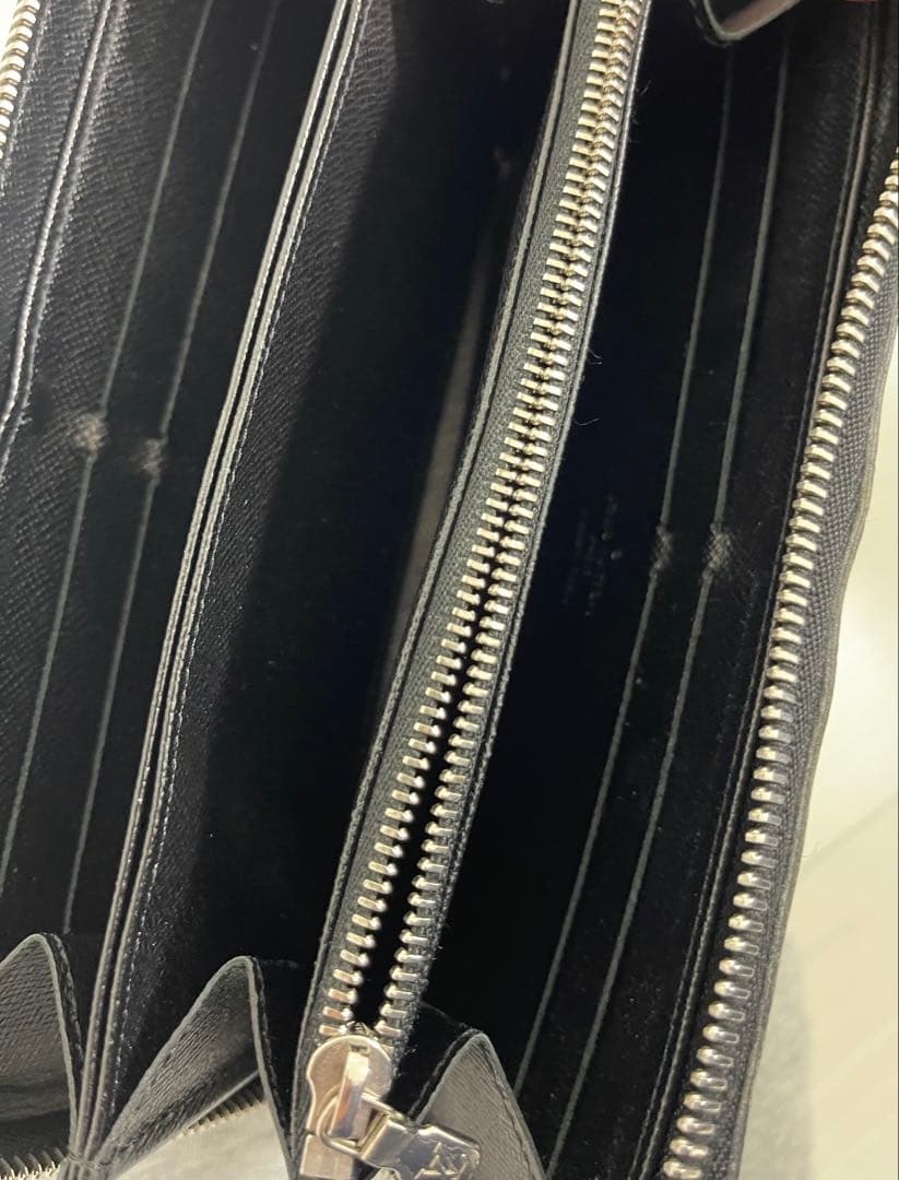 LOUIS VUITTON ルイヴィトン エピ エナメル ジッピーウォレット 黒