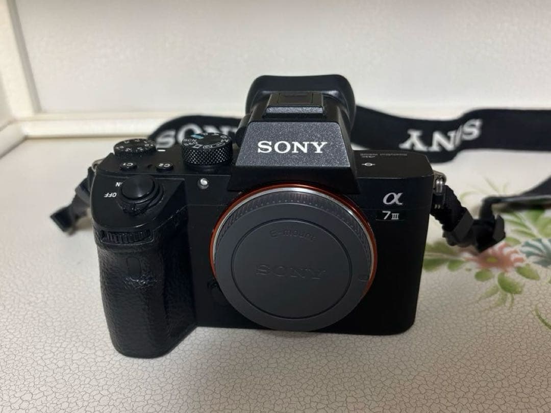 SONY α7 III 本体 バッテリー2個/ストラップ/アイカップ