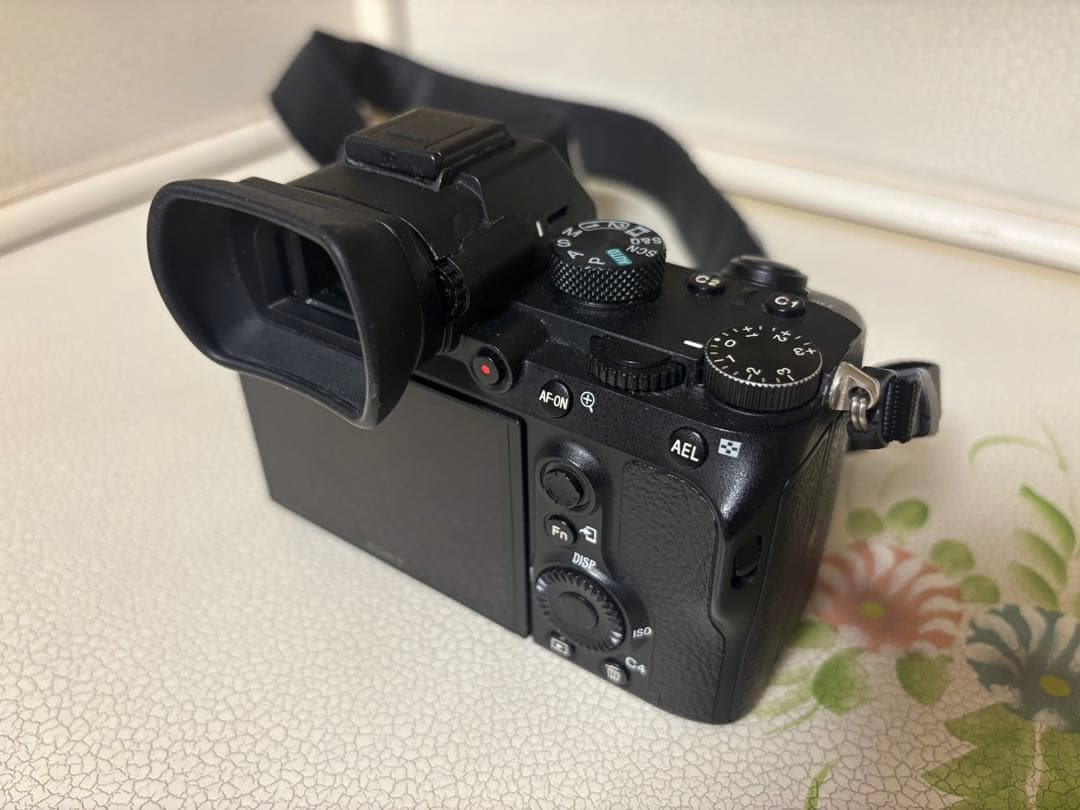 SONY α7 III 本体 バッテリー2個/ストラップ/アイカップ