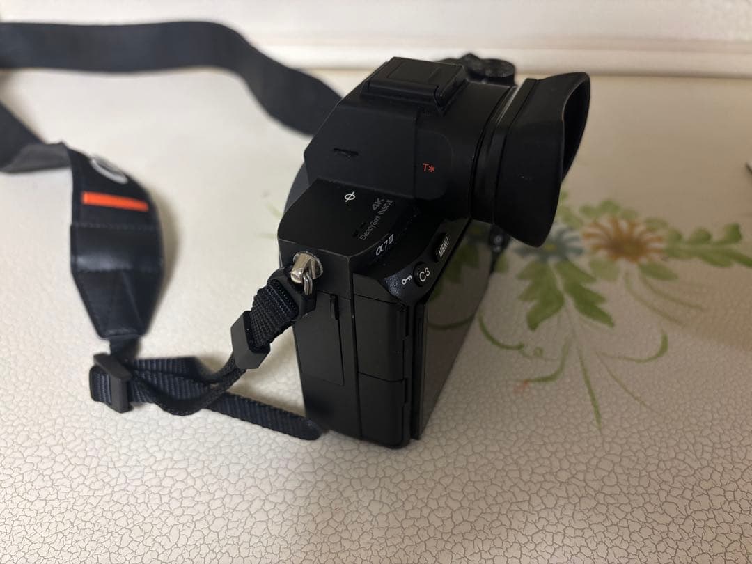 SONY α7 III 本体 バッテリー2個/ストラップ/アイカップ