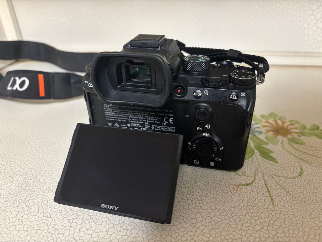 SONY α7 III 本体 バッテリー2個/ストラップ/アイカップ