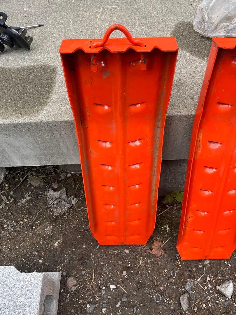 鉄製スノーヘルパーオレンジ