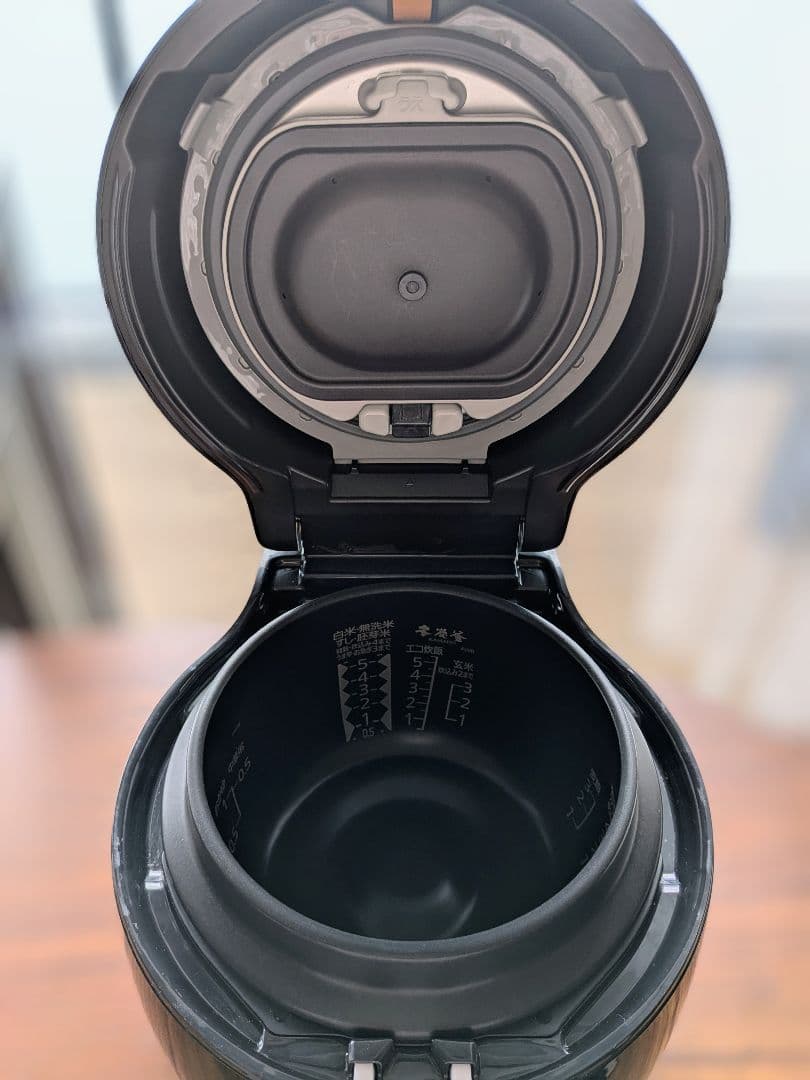 三菱電機 炊飯器 KAMADO NJ-AWB10-B　5.5合／付属品完備