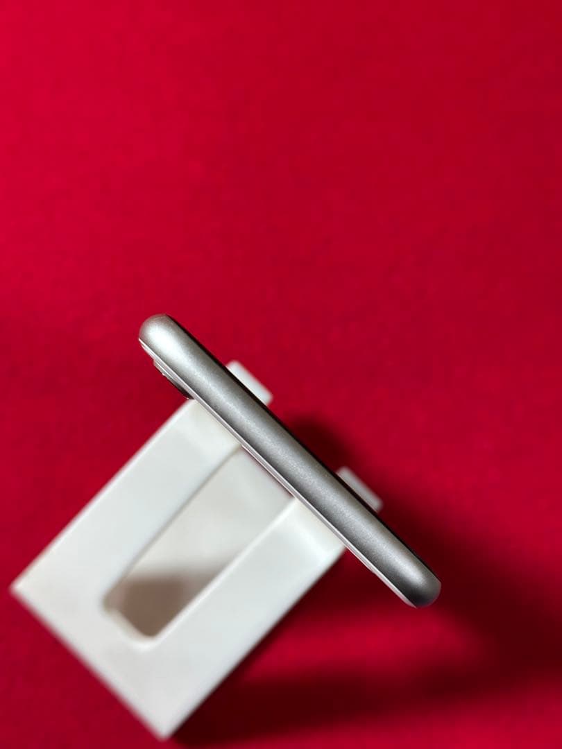 【9787】iPhone SE3第3世代スターライト 64GB simフリー