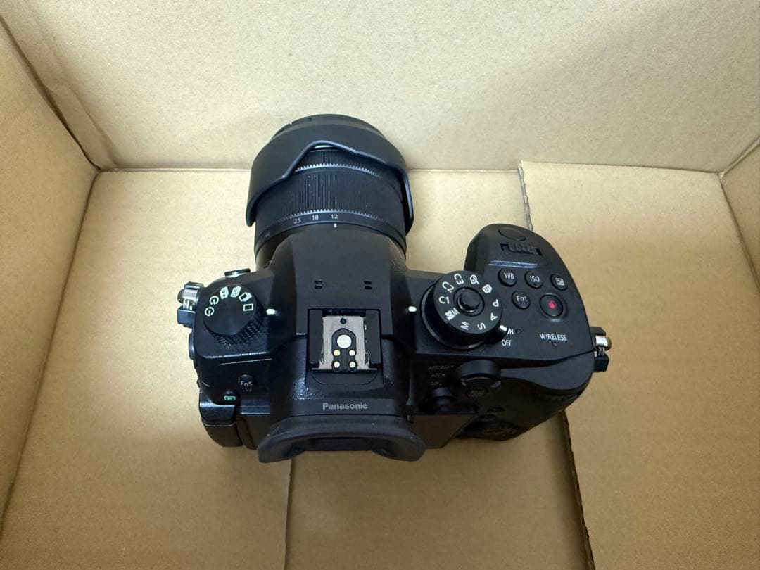 LUMIX GH5 レンズキット　カメラ保護ケース、予備電池１つ付き