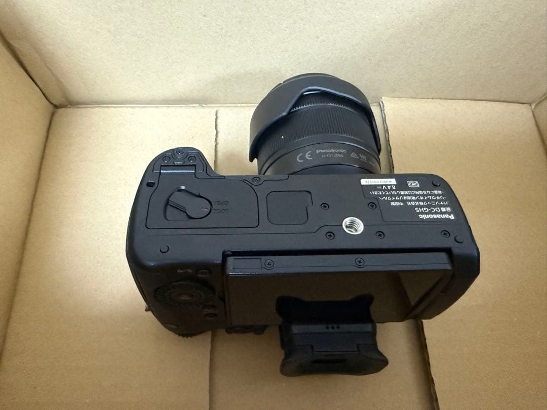 LUMIX GH5 レンズキット　カメラ保護ケース、予備電池１つ付き