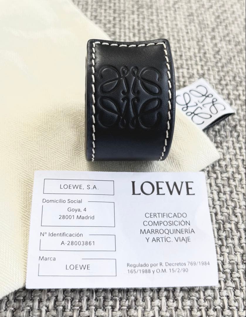 LOEWE 黒 レザー バングル　ロエベ
