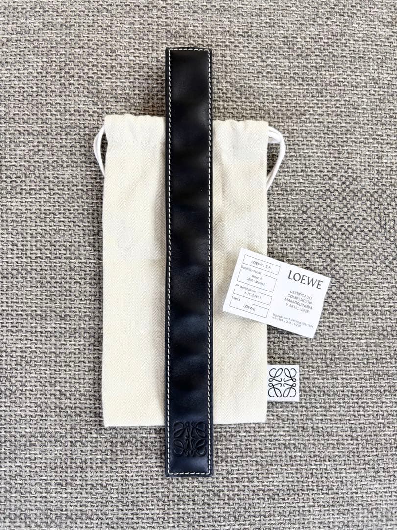 LOEWE 黒 レザー バングル　ロエベ