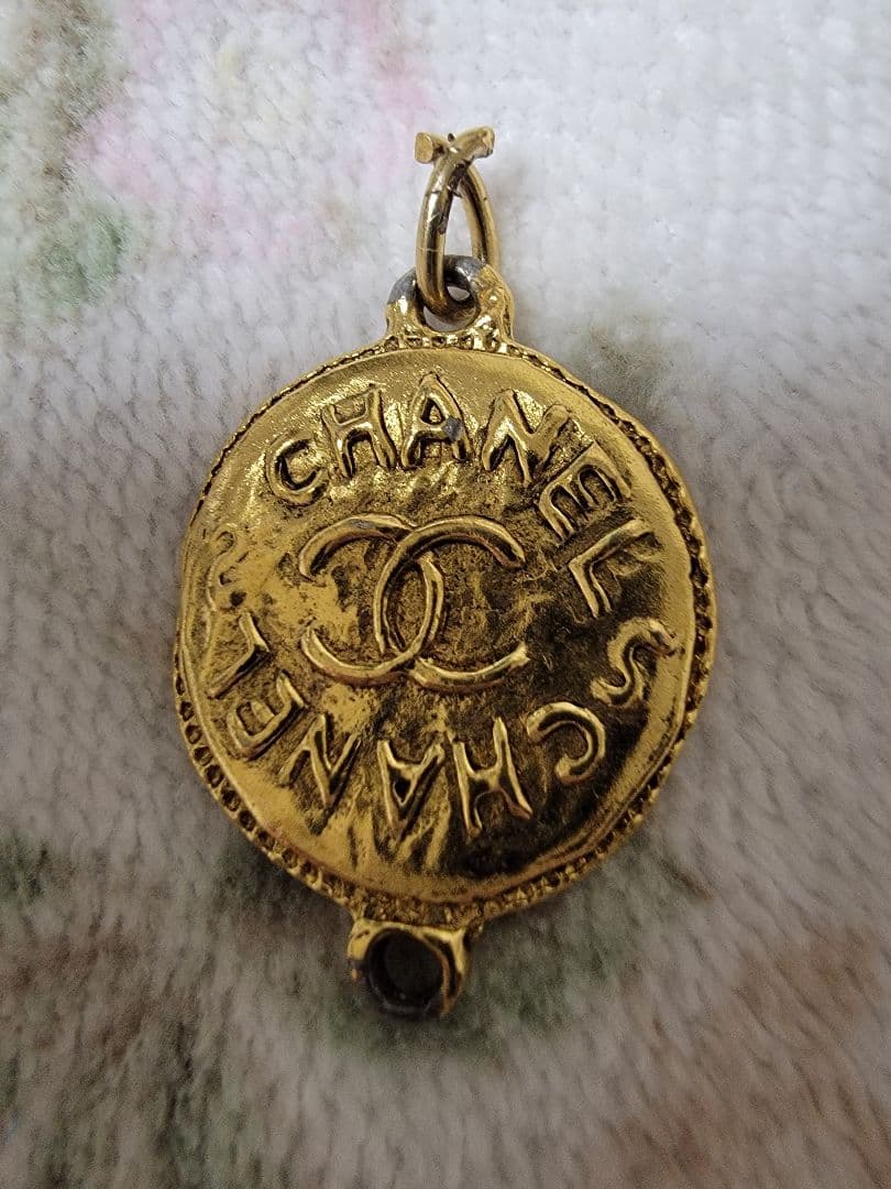 ヴィンテージCHANEL ゴールド ロゴチャーム