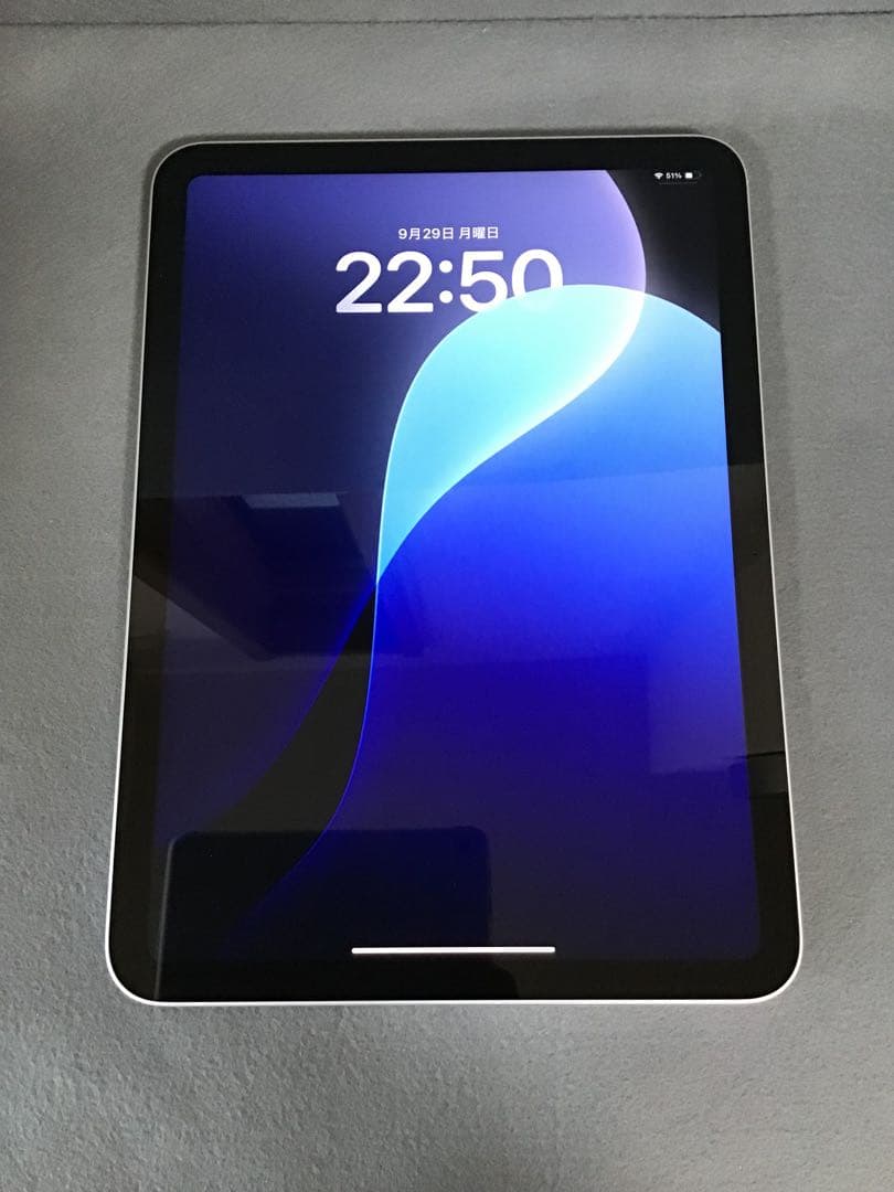 ほぼ未使用　iPad (A16) 128GB Wi-Fi版　シルバー色