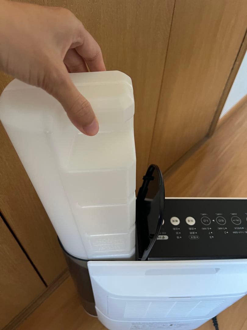 SHARP セラミックファンヒーター (HX-RK12-W)