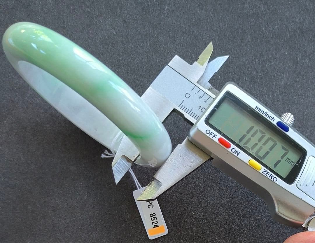 あーきゃん【鑑別書付:种老:完美】本翡翠のバングル（内径59.5ミリ）