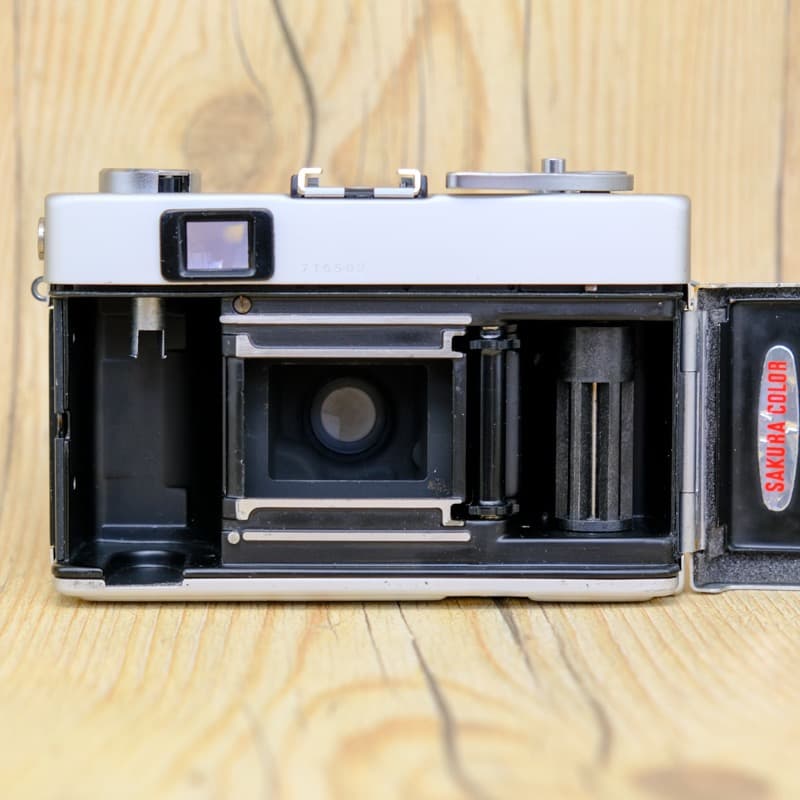 【整備品】美品 KONICA C35 Flash matic 貼り革はC35