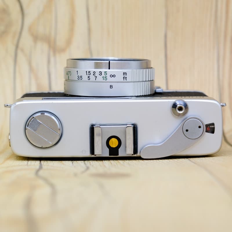 【整備品】美品 KONICA C35 Flash matic 貼り革はC35