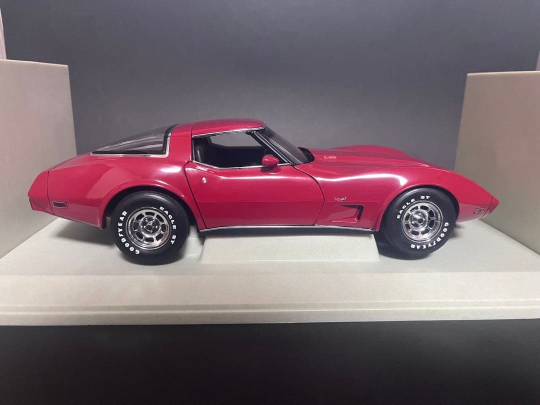 UT Models Chevrolet Corvette 1:18 コルベット