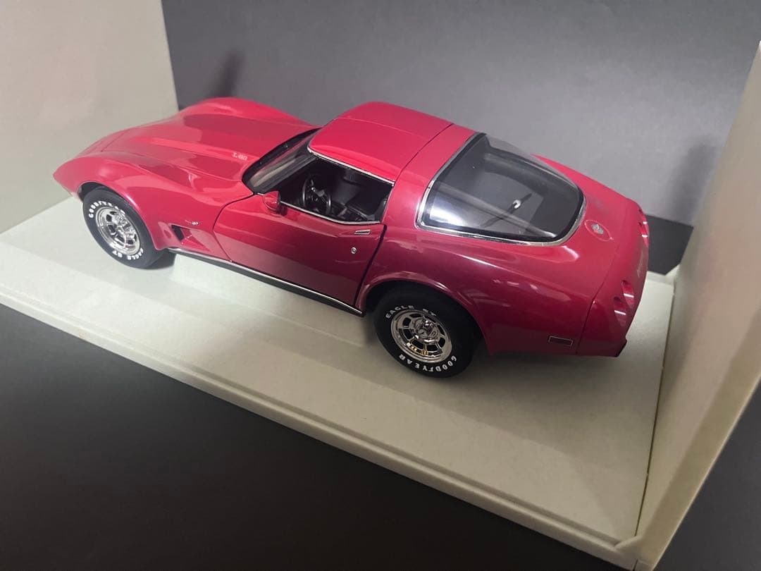 UT Models Chevrolet Corvette 1:18 コルベット