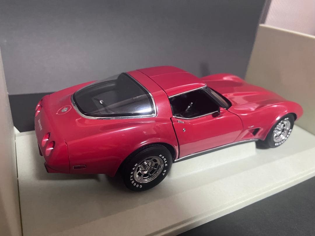 UT Models Chevrolet Corvette 1:18 コルベット