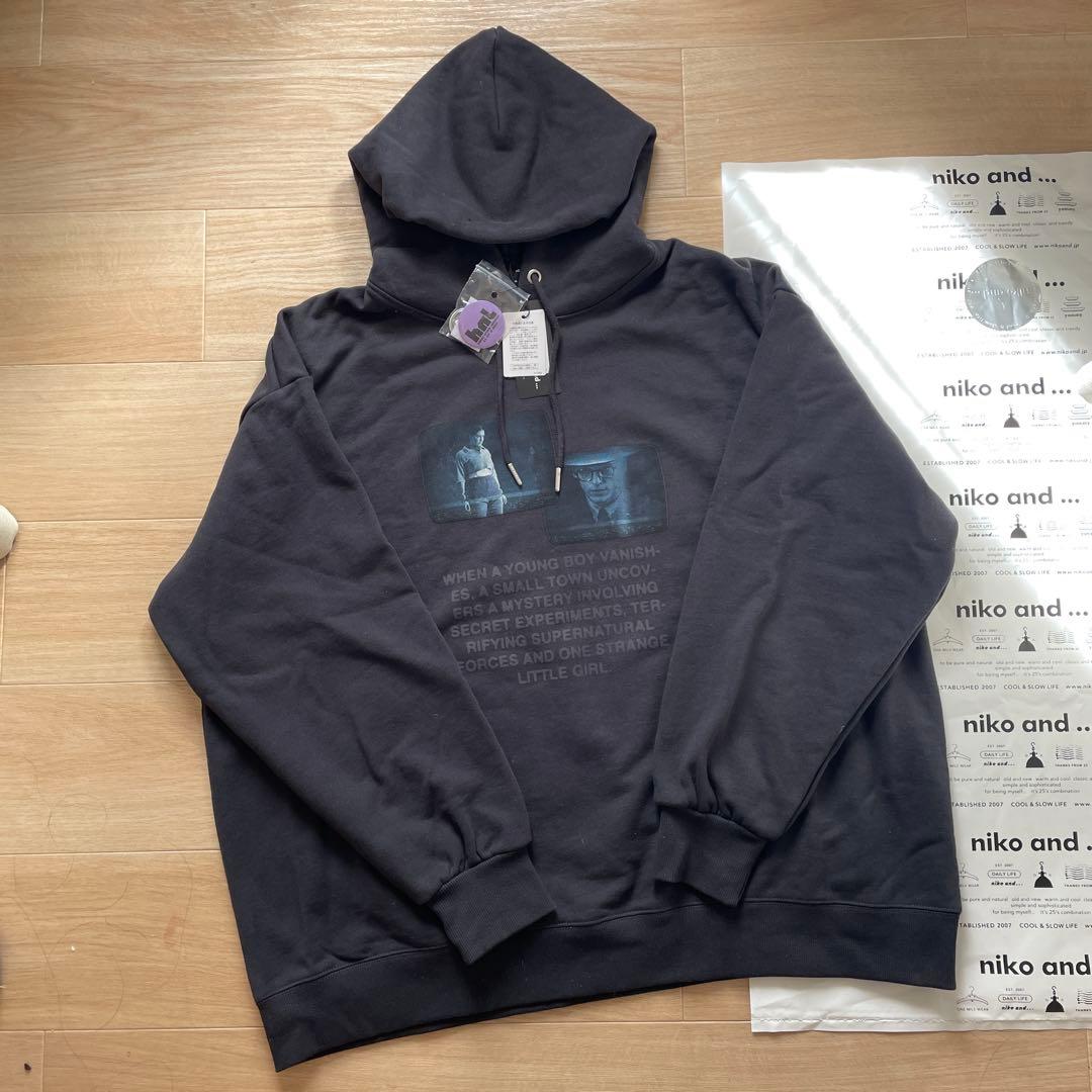 【STRANGER THINGS×ニコアンド】コラボ 缶バッチ付きパーカー