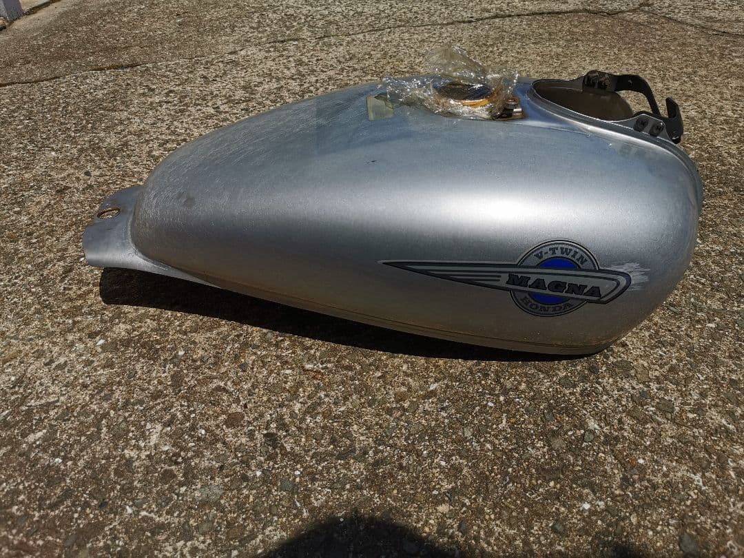 マグナ250 燃料タンク　シルバー