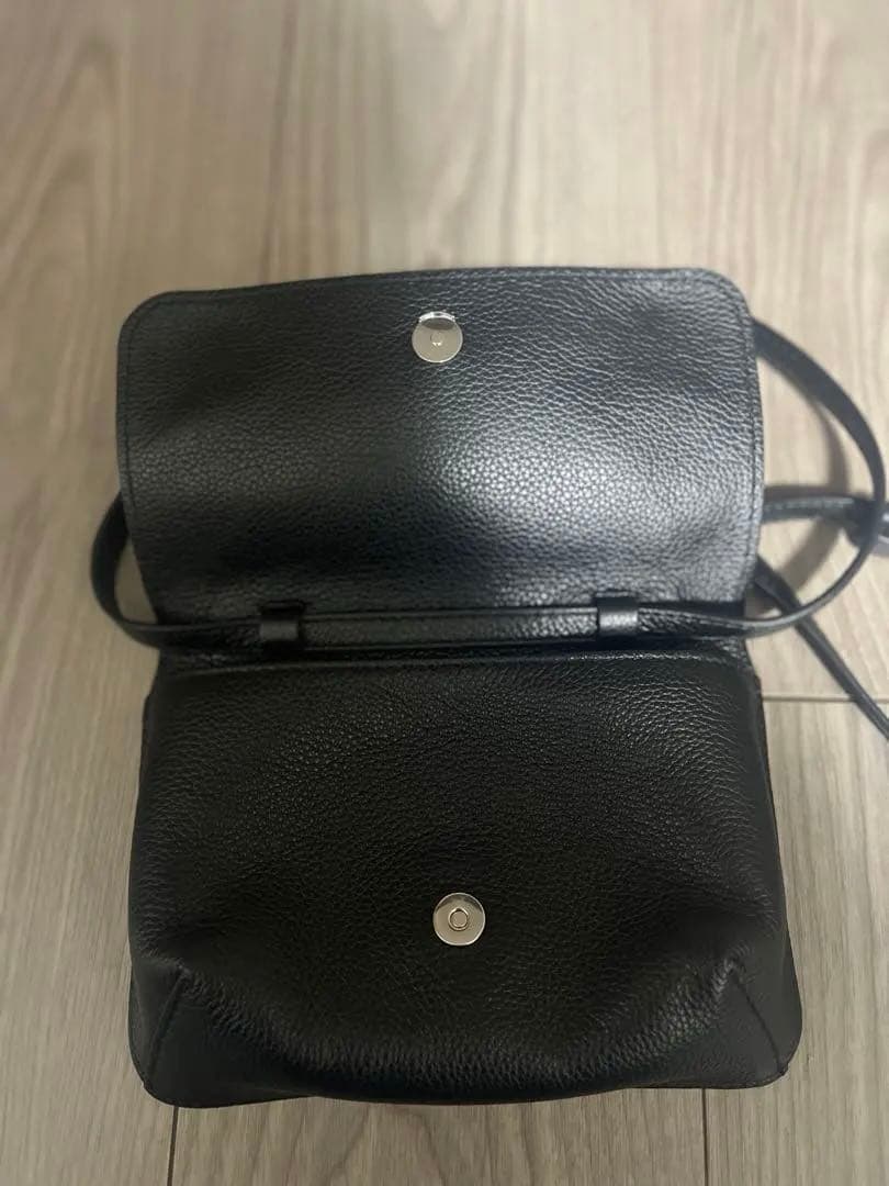 MARNI ブラックレザー ショルダーバッグ黒 巾着付き