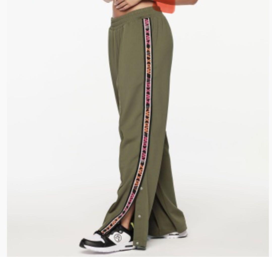 《即購入OK》ZUMBA正規品新作カーキストレートパンツサイドスナップXS美品