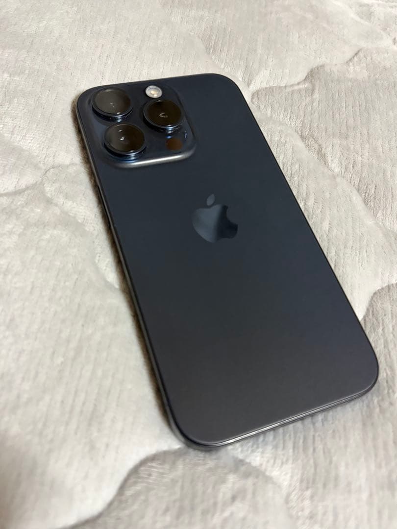 Apple iPhone 15 Pro 本体 128gbケース4個付き
