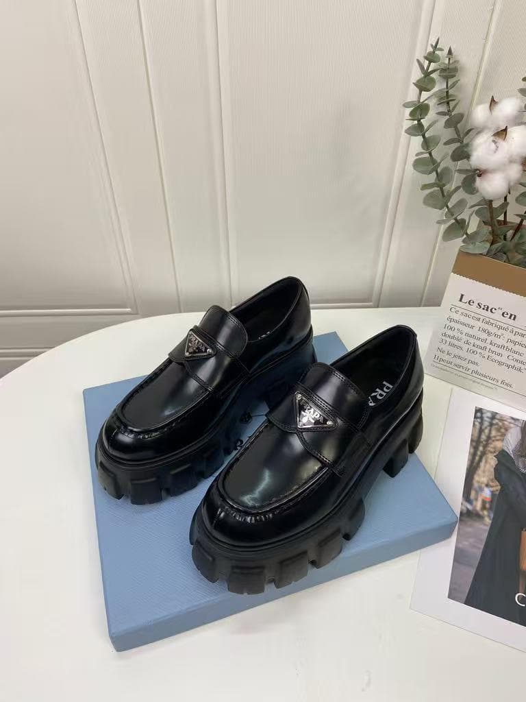 大人気極美品 PRADA ブラックレザー 厚底ローファー☆36