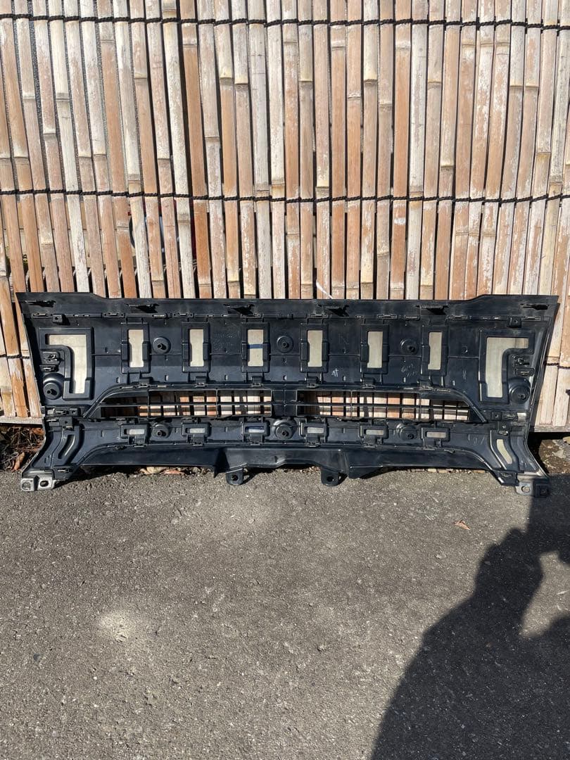 トヨタ ハイエース 200系 4型 純正フロントグリル