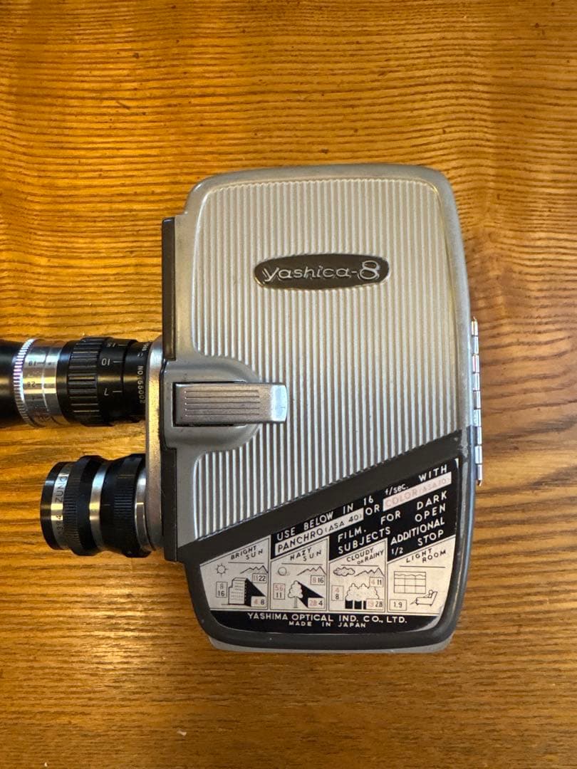 Yashica-8 レンジファインダーカメラ