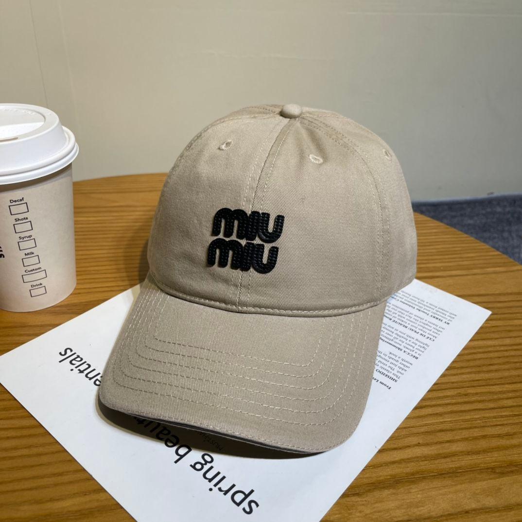 MIU MIU ロゴ ベースボールキャップ
