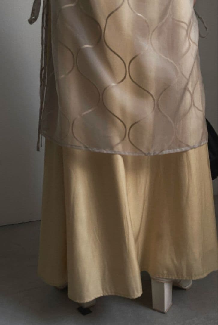 新品タグ付き 3箇所汚れあり AMERI UNDULATE VEIL DRESS